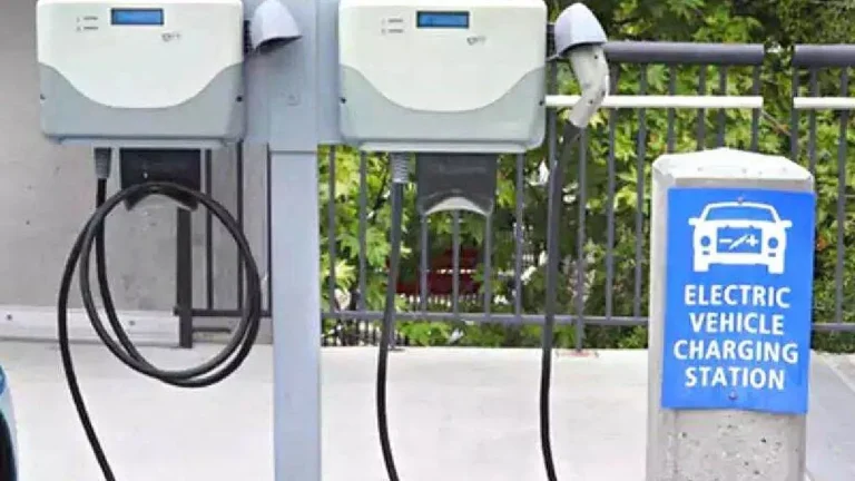 02_01_2024-charging_station_23619262