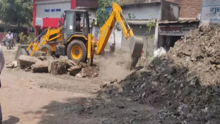 16_04_2024-dehradun_indira_market_23697754