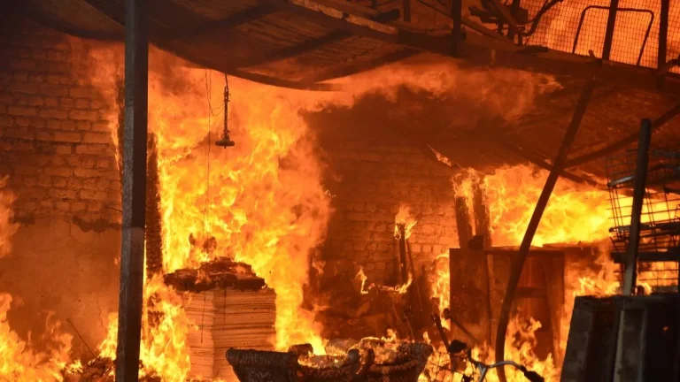 23_04_2024-fire_2_23702650