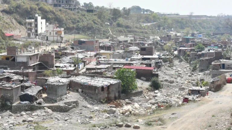 27_05_2024-slum-doon_23726023