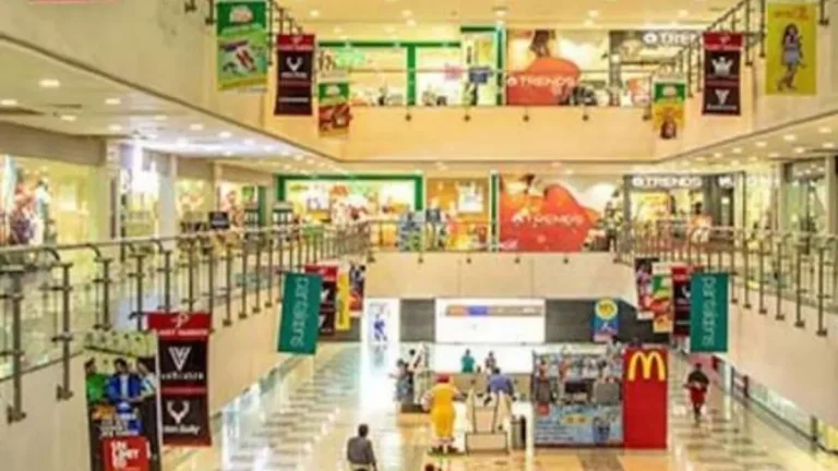 14_10_2024-shopping_complex_23815300