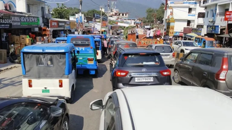 21_10_2024-traffic_jam_in_haridwar_23819128