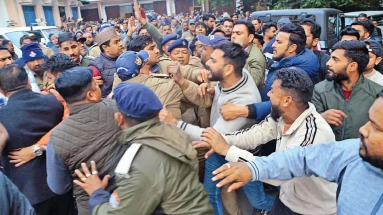 02_01_2025-ruckus_in_dehradun_23859640