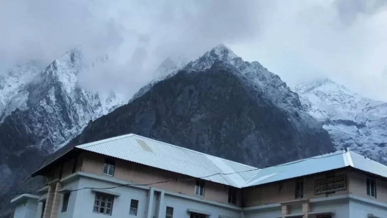 07_01_2025-uttarakhand_weather_snowfall_23862335